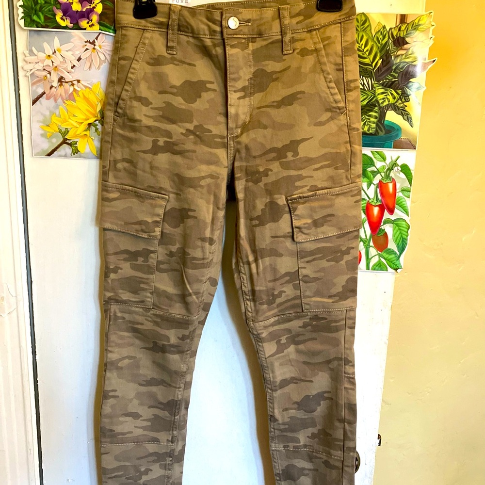 Joe’s Beige Camouflage Cargo Pants size 25